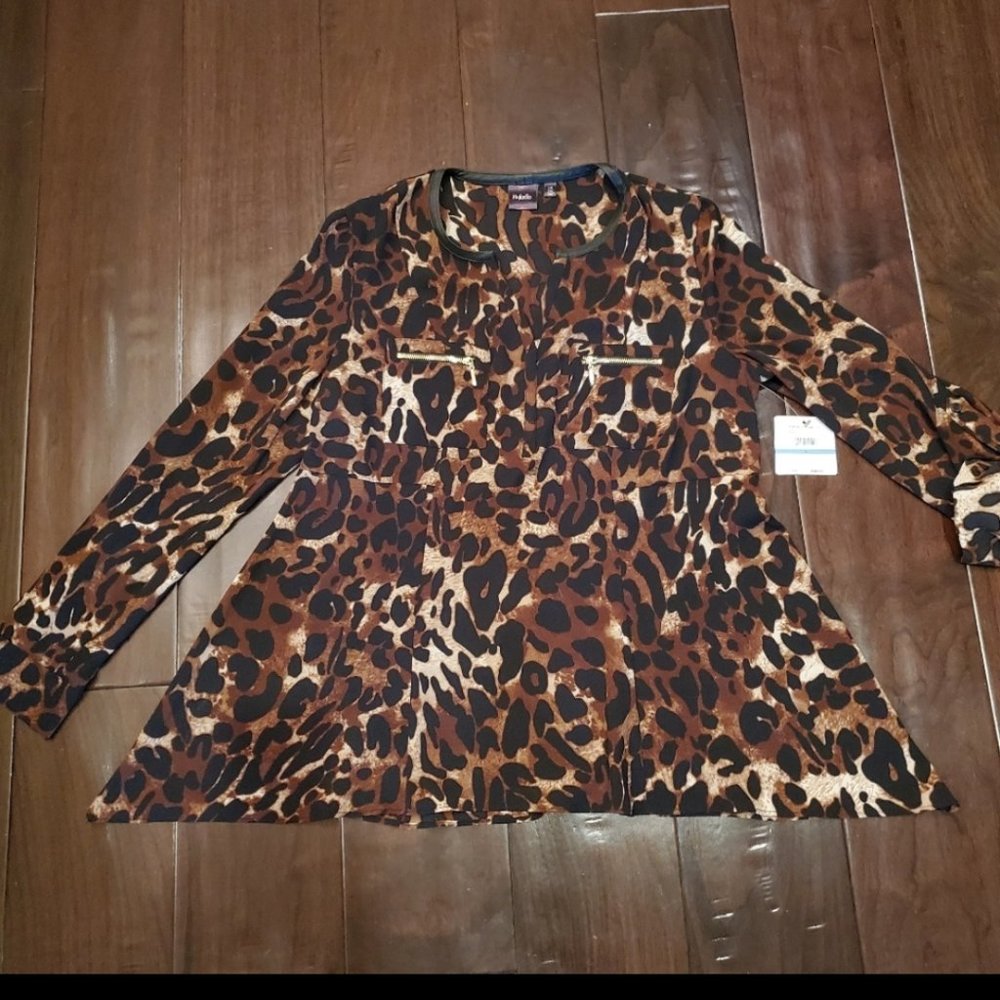 NWT LEOPARD PRINT TOP SZ L